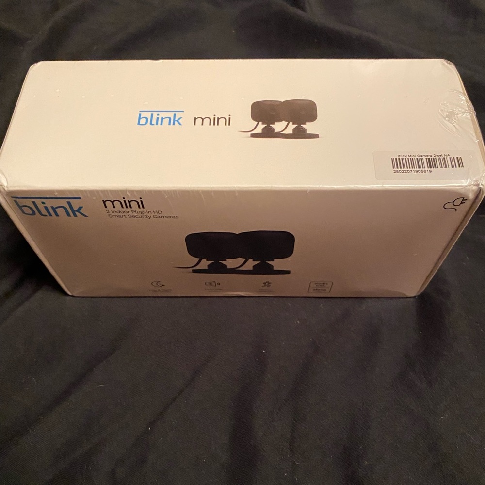 Blink Mini – Compact indoor plug-in smart security camera
